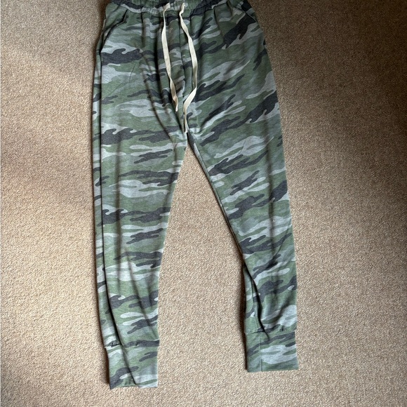 Elan Lounge Set NWT - Picture 2 of 11